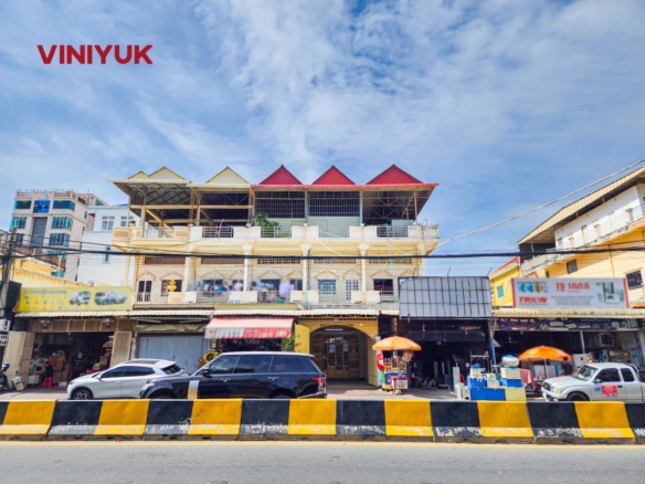 Prime Shophouse on Bustling Street 355