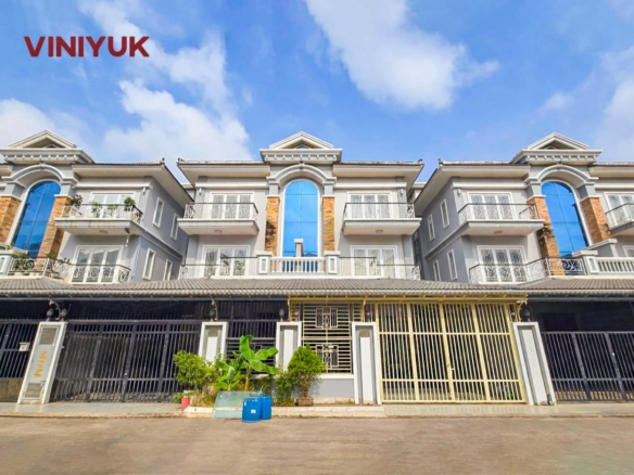 Twin Villa Near AEON 2