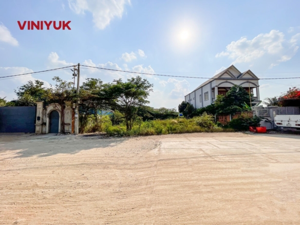 Prime 600sqm Corner Development Plot