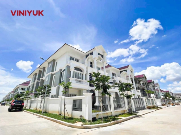 Luxury Corner Queen Villa in Elite Park