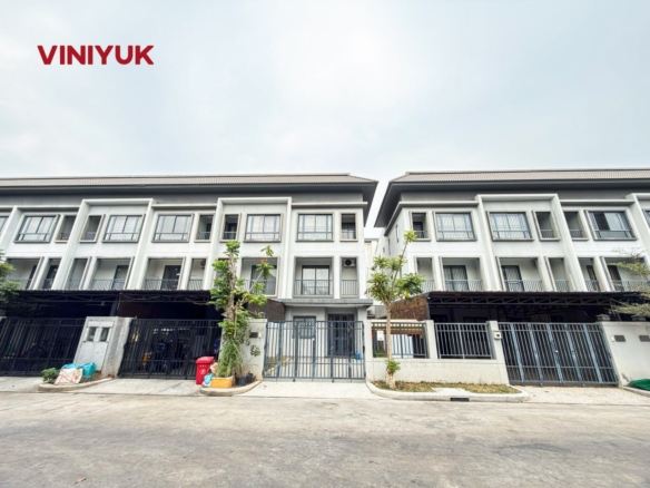 Modern Hybrid Villa in Prime 598 Location