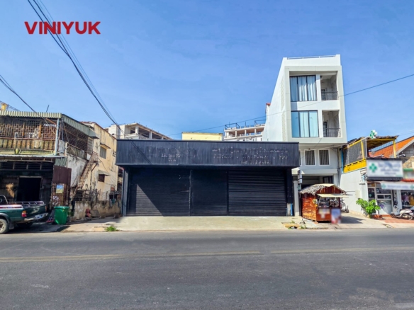 Commercial Corner in Bustling Toul Kork