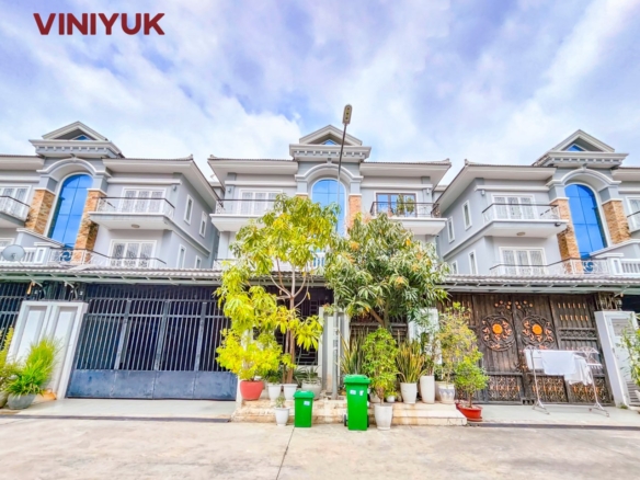 Modern Twin Villa Near Aeon Mall 2