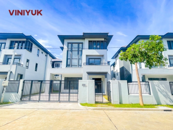 Ultra-Grand Queen Villa at Chip Mong