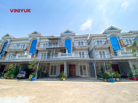 Gorgeous Hybrid Villa in Russey Keo