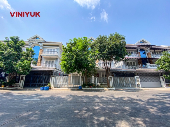 Stunning Fully Furnished Twin Villa Living