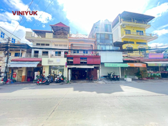Massive High-Traffic Commercial Shophouse for Rent