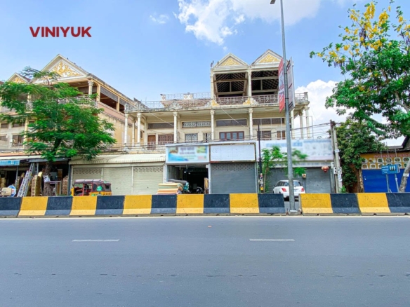High-Traffic Shophouse Opportunity on Street 271