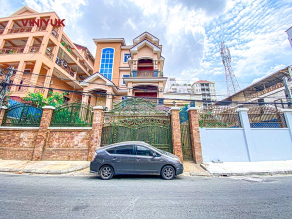 Prime Business Shophouse in Toul Tom Poung