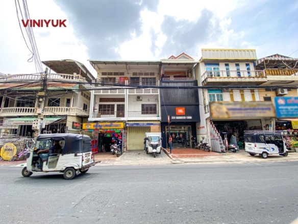 Premium Shophouse in High-Traffic Olympic Area