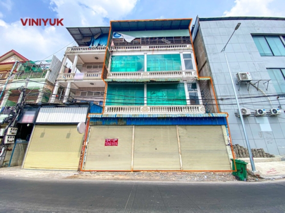 Massive Multi-Room Hub in Boeung Trabek