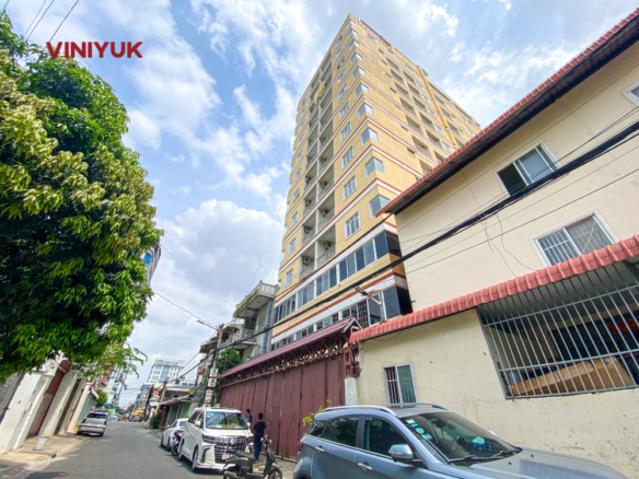 Massive 65-Bedroom Prime BKK3 Commercial Building