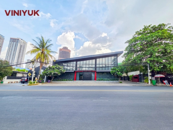 Commercial Opportunity on Major Roadway