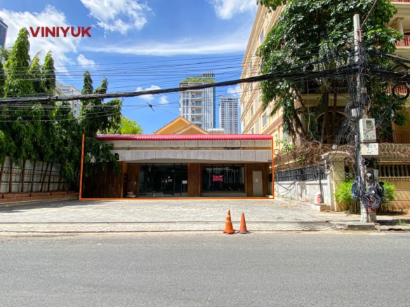 Grand Commercial Space in Premium BKK1 District