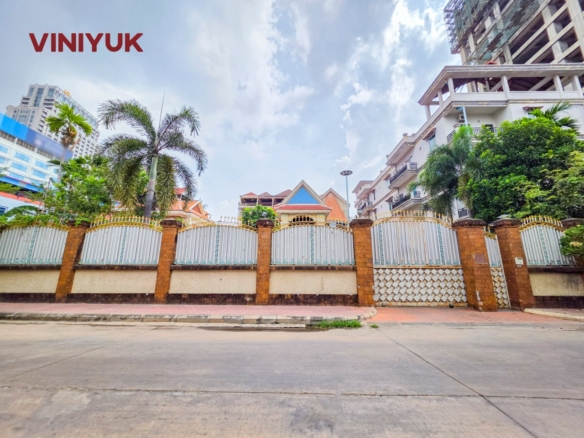 Massive Executive Estate in Prime Toul Kork