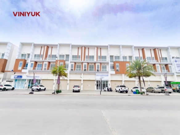 High Exposure Shophouse on Street 105K