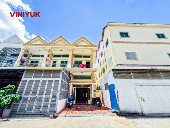 Massive Corner Plot Flat Selling Urgent
