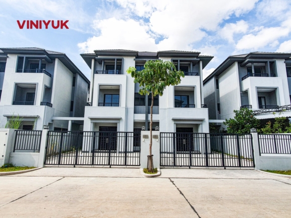 Twin Villa in Prime Location