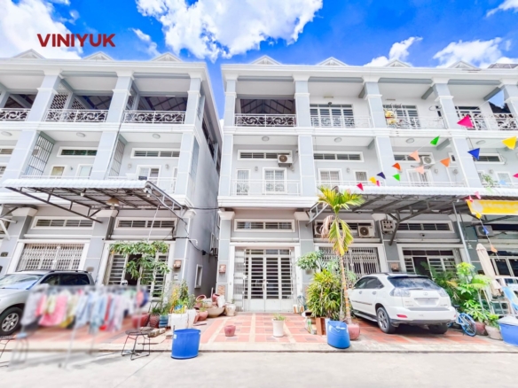 Spacious Corner-Plot Flat in Prime Borey