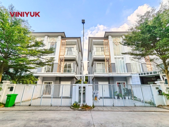Spacious Twin Villa in Prime Sen Sok