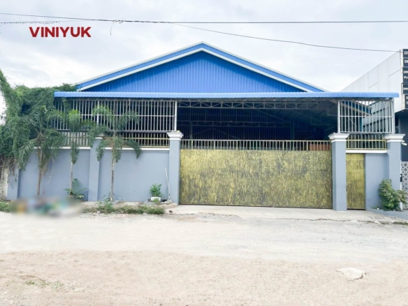 Massive Modern Warehouse in Hot Commercial Hub