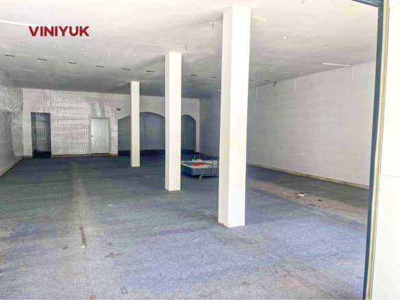🏢 Prime Commercial Warehouse On Street 271!