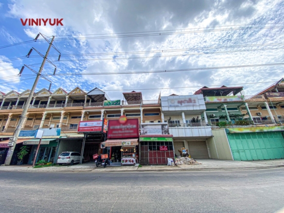High Traffic Shophouse on Busy Street 371