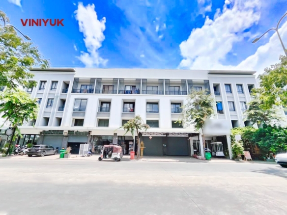 Prime Gated Community Commercial Shophouse