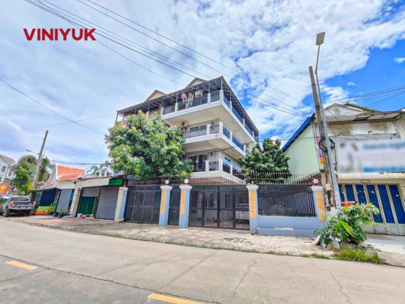 💥 Prime Streetfront House in Russey Keo!
