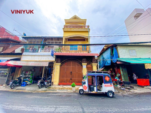 Prime BKK2 Shophouse for Only ,200