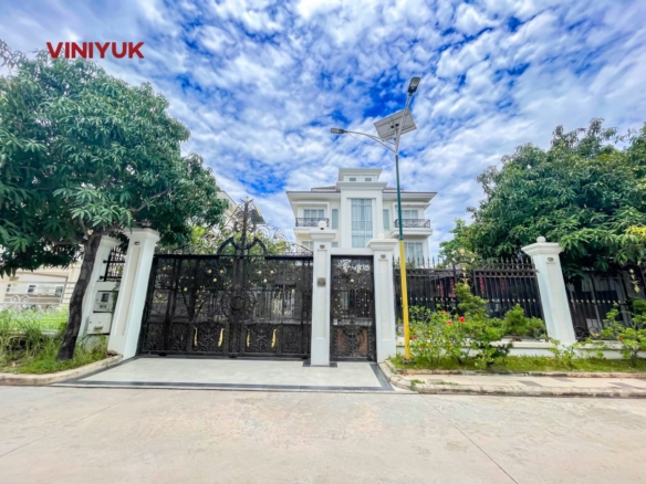 MASSIVE CORNER SINGLE VILLA FOR SALE!