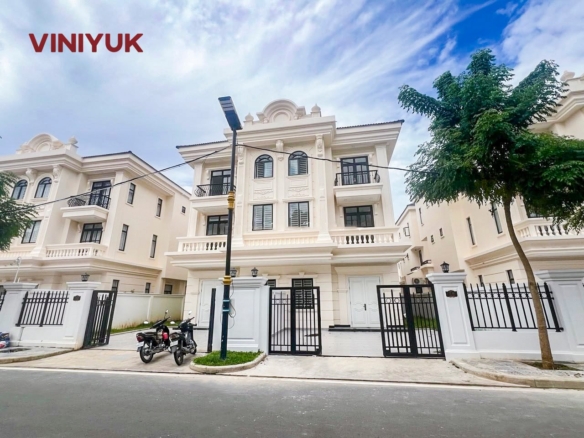 Modern Living in High-Growth Chroy Changvar