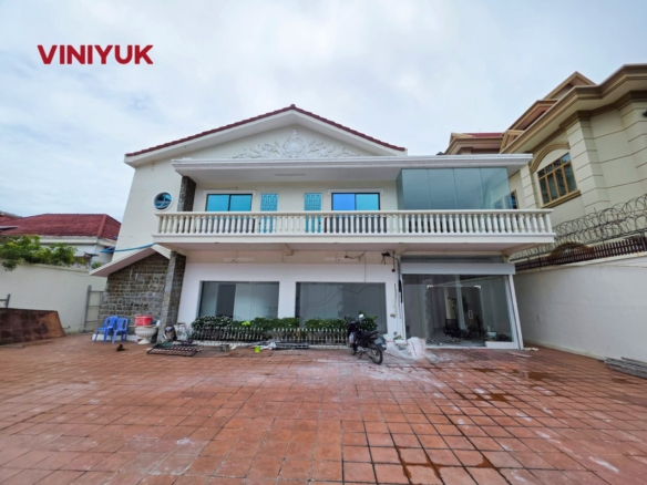 Spacious Modern Villa in Prime Toul Kork