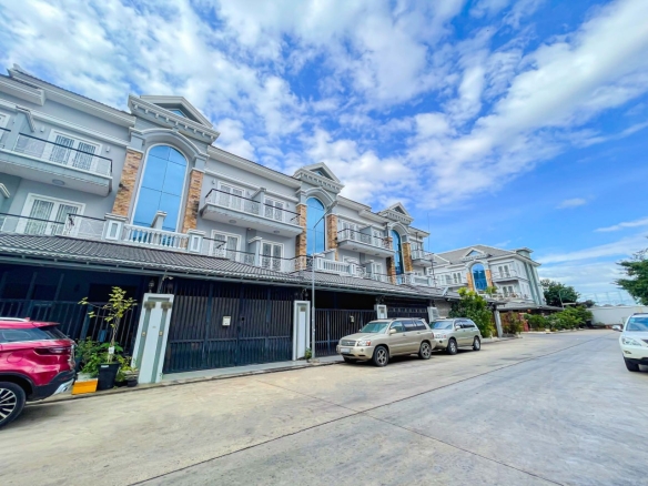 Brand-New Link Villa in Prime Russey Keo