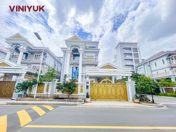 Luxury Corner Single Villa in Russey Keo