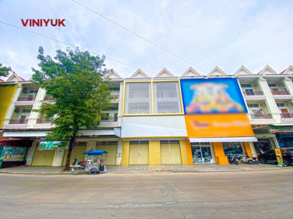 Spacious Dual-Storey Business House For Rent