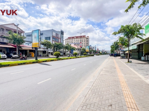 Prime-Location Land on National Road 6A