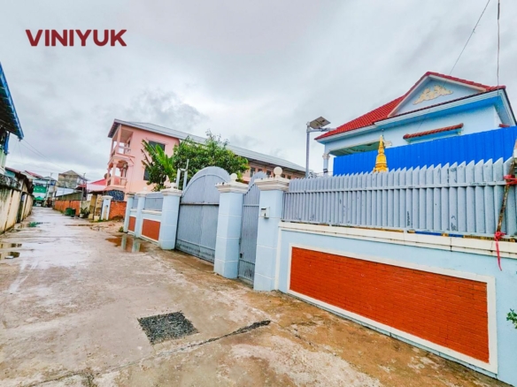 Spacious Villa With Large Yard Near Airport