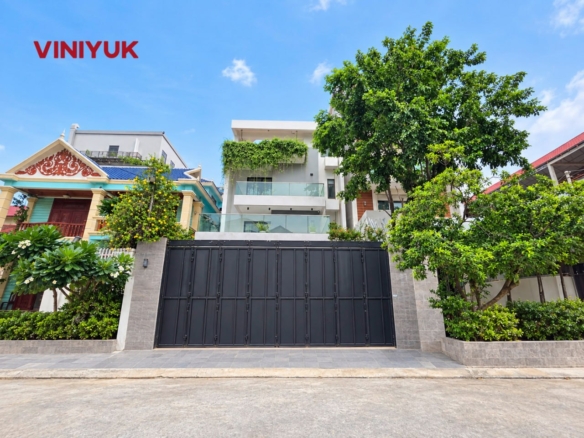 Luxurious Fully Furnished Toul Kork Villa
