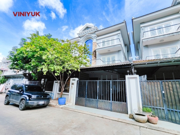 Modern Twin Villa Near Aeon Mall 2