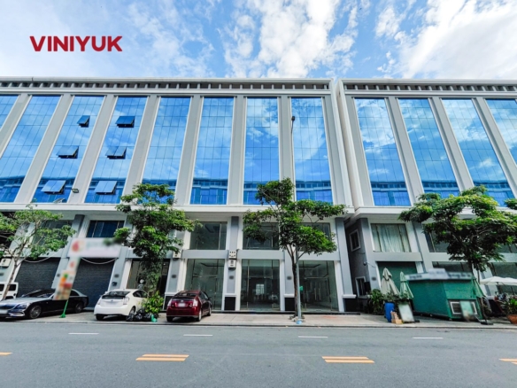 Huge 3-Unit Interconnected Commercial Shophouse