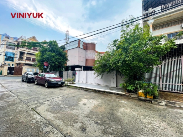 Corner Plot in Toul Kork Commercial District